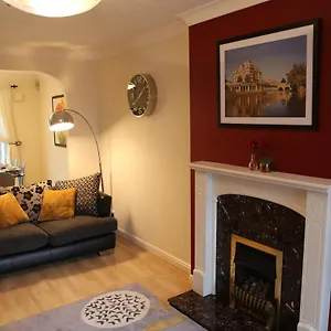 Holiday home Stylish And Spacious With Garden Views - Near Mcr Airport And Ample Free Parking, Cheadle (Greater Manchester)